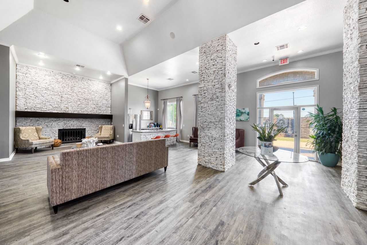 City Heights on 2nd - Photo 3 of 30