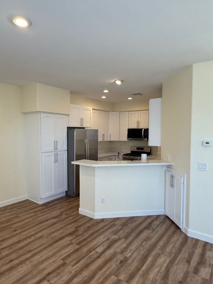 5721 Mount Athos St - Photo 3 of 22