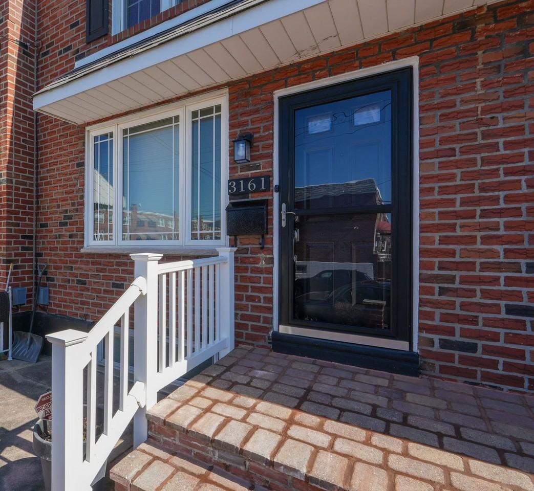 3161 S Sydenham St - Photo 2 of 36