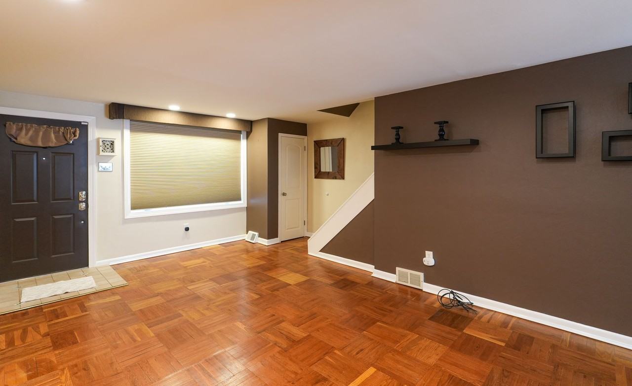 3161 S Sydenham St - Photo 6 of 36