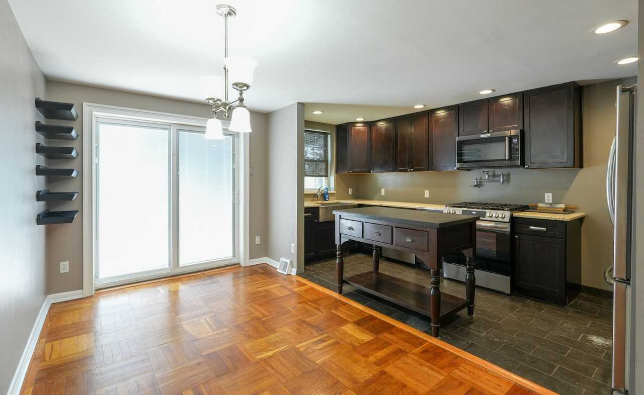 3161 S Sydenham St - Photo 7 of 36