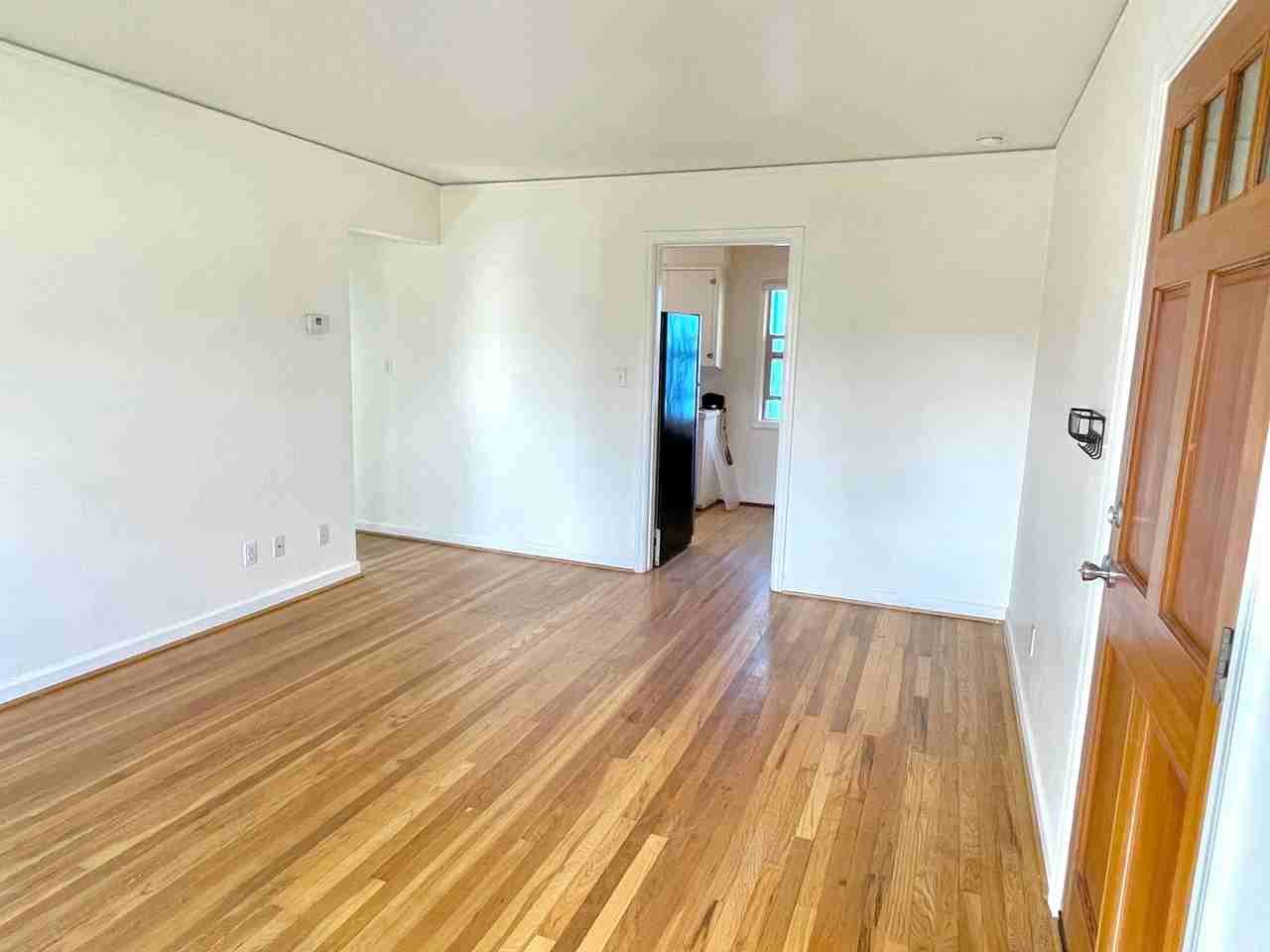 1411 N Alberta St #12 - Photo 3 of 15