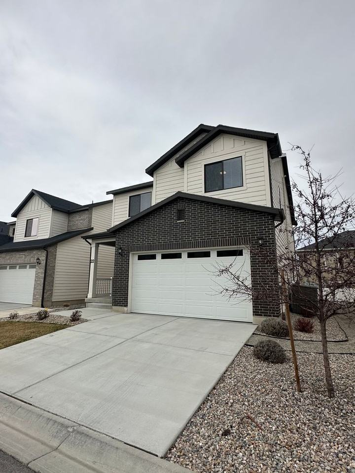 22 W Orchard Ln - Photo 2 of 50