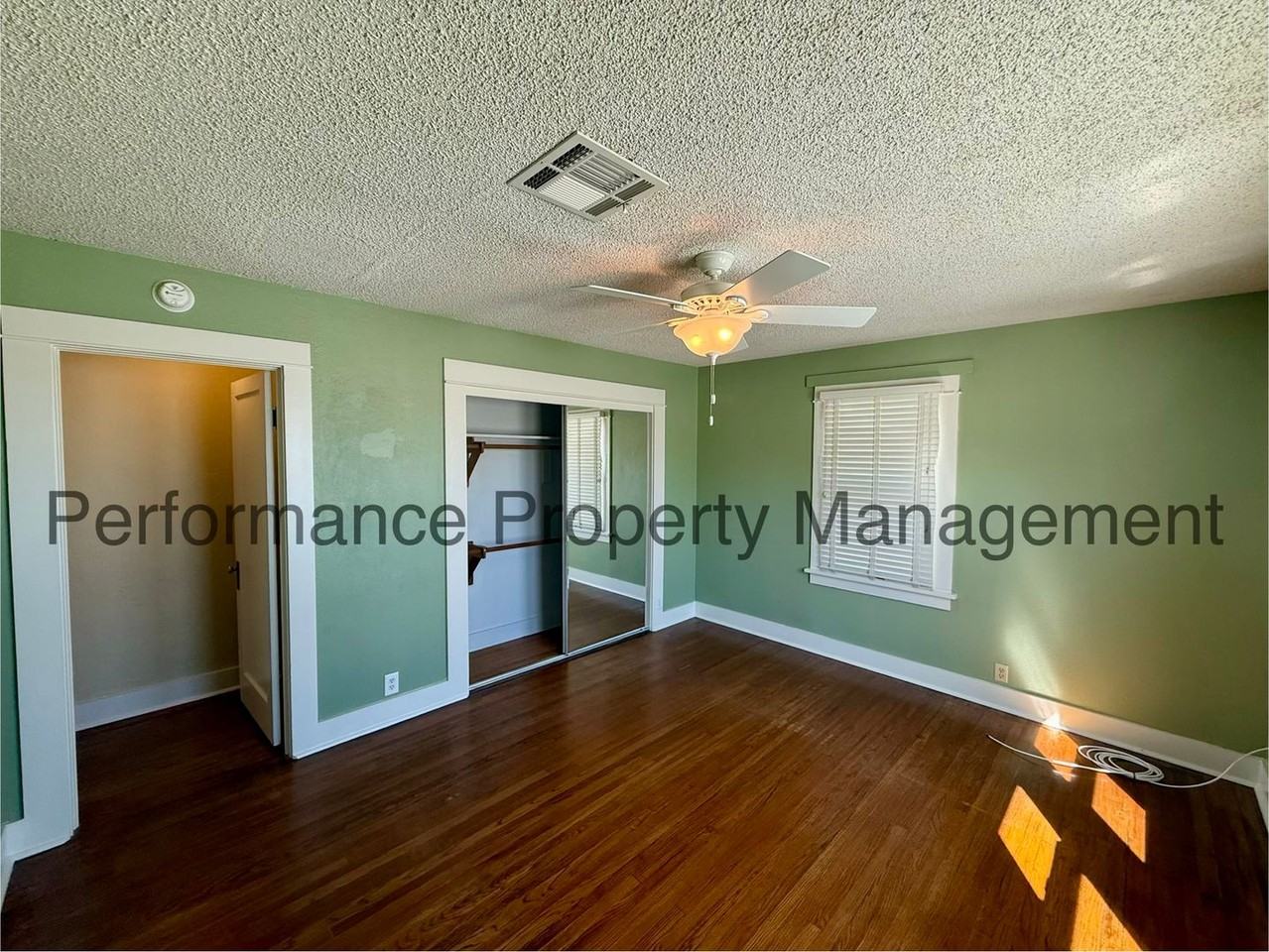 699 E St - Photo 6 of 24