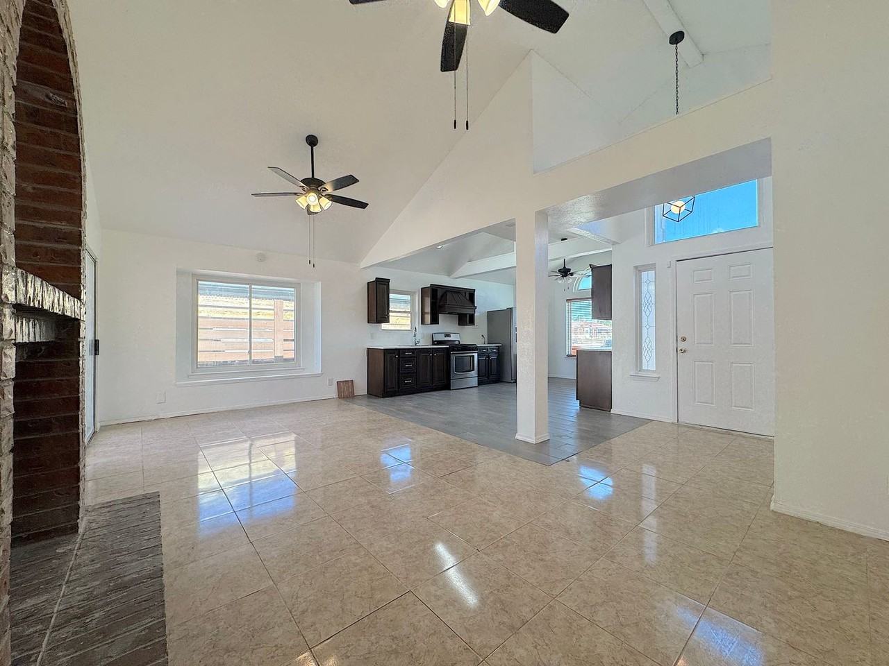 10613 Obsidian St - Photo 3 of 22