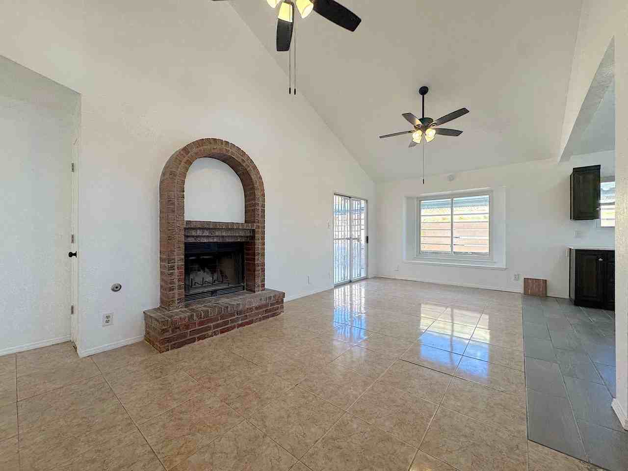 10613 Obsidian St - Photo 5 of 22