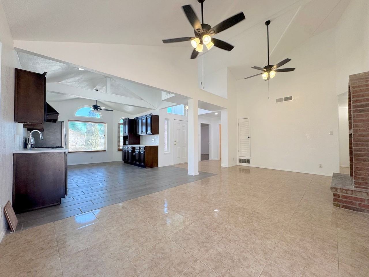 10613 Obsidian St - Photo 6 of 22