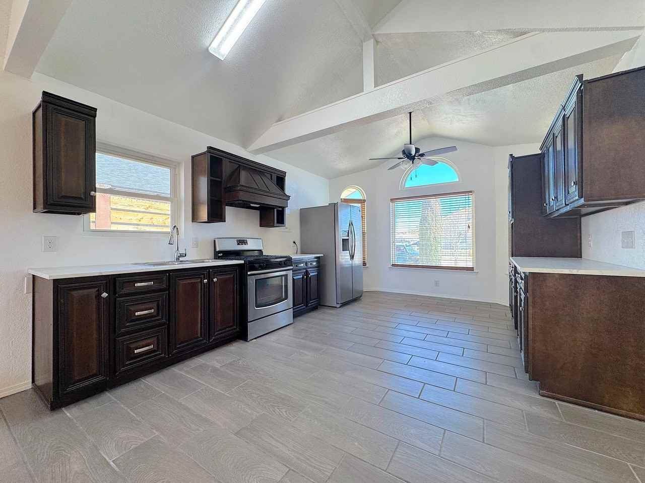 10613 Obsidian St - Photo 7 of 22