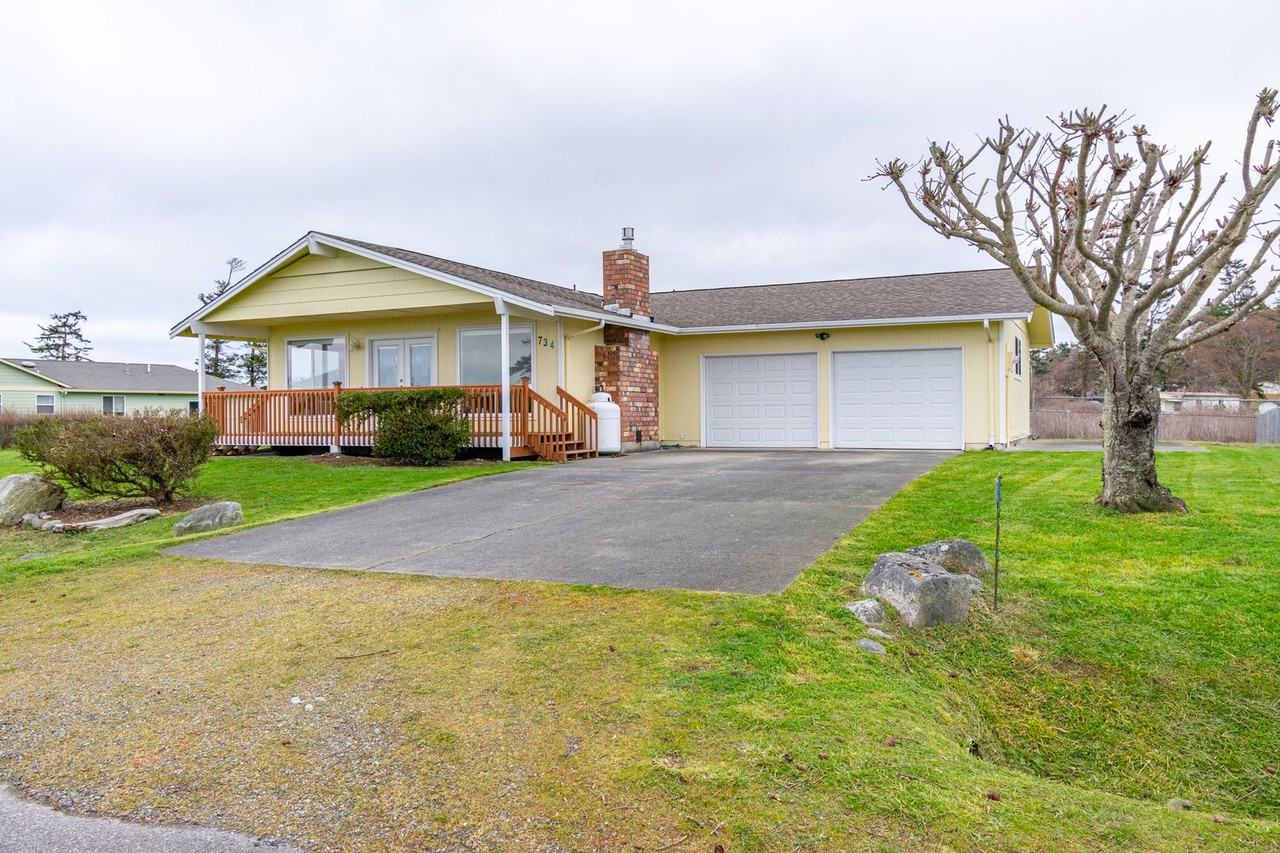 734 El Cine St - Photo 2 of 25