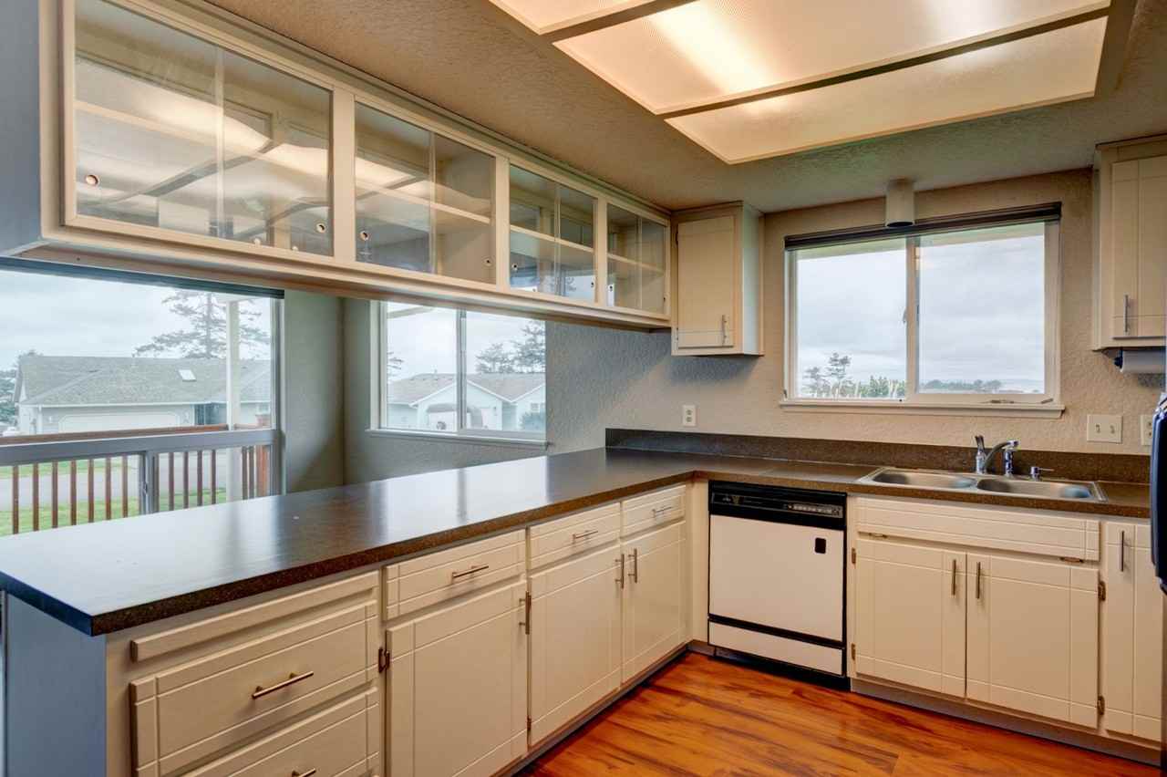 734 El Cine St - Photo 3 of 25