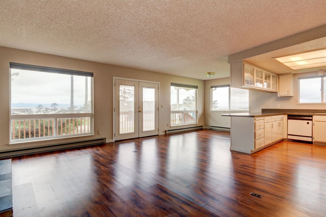 734 El Cine St - Photo 7 of 25