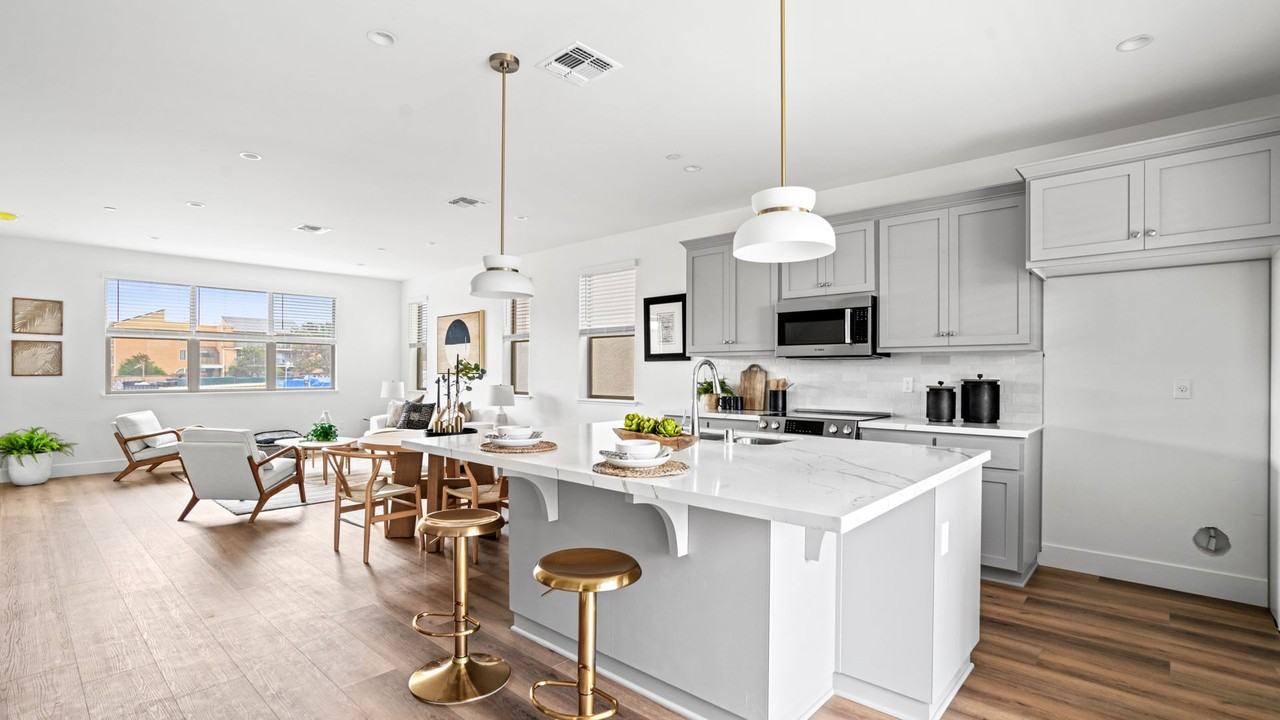 2802 Chattleton Ln - Photo 2 of 25