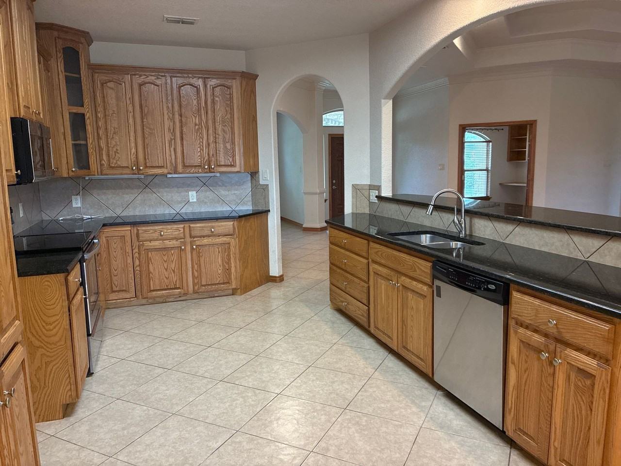 1471 Emily Ln - Photo 4 of 23