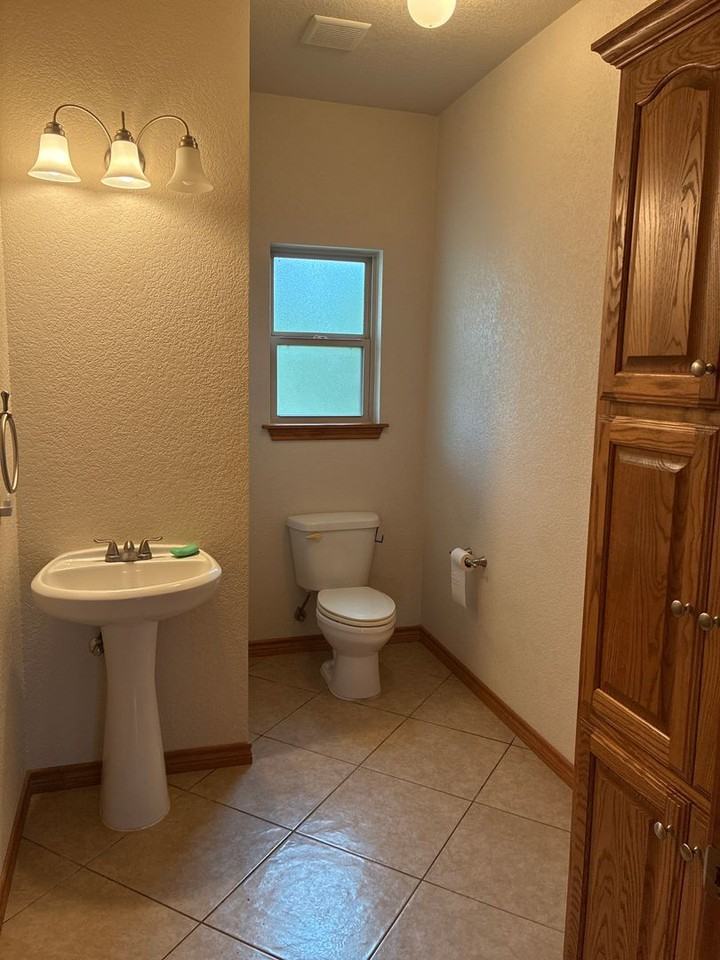 1471 Emily Ln - Photo 6 of 23