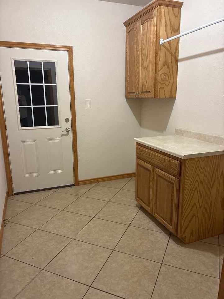 1471 Emily Ln - Photo 7 of 23