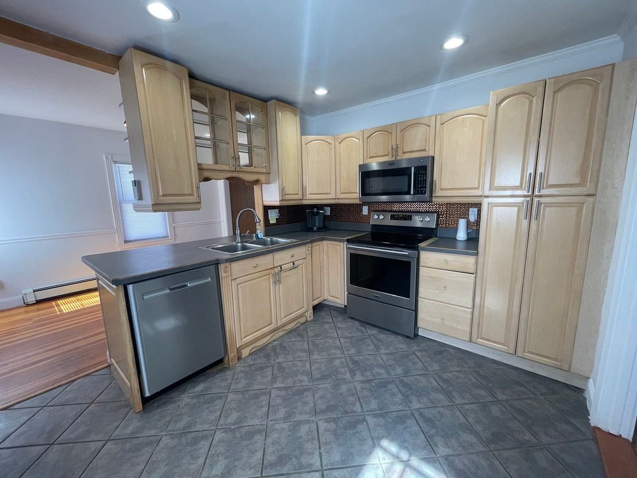 544 North St - Photo 3 of 22