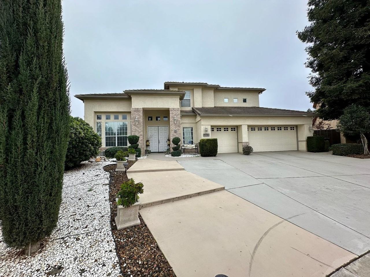 5701 W Country Ave - Photo 2 of 50