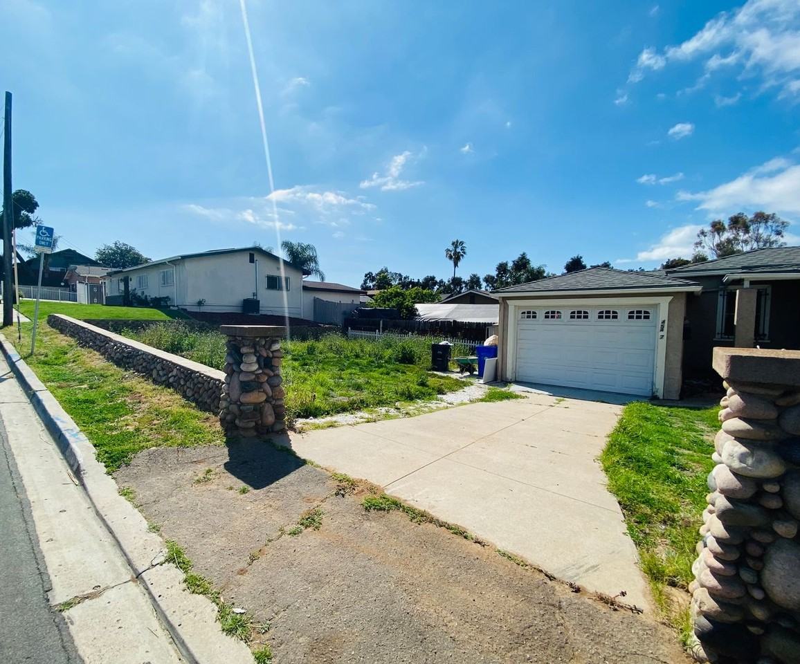 4547 Imperial Ave - Photo 2 of 12