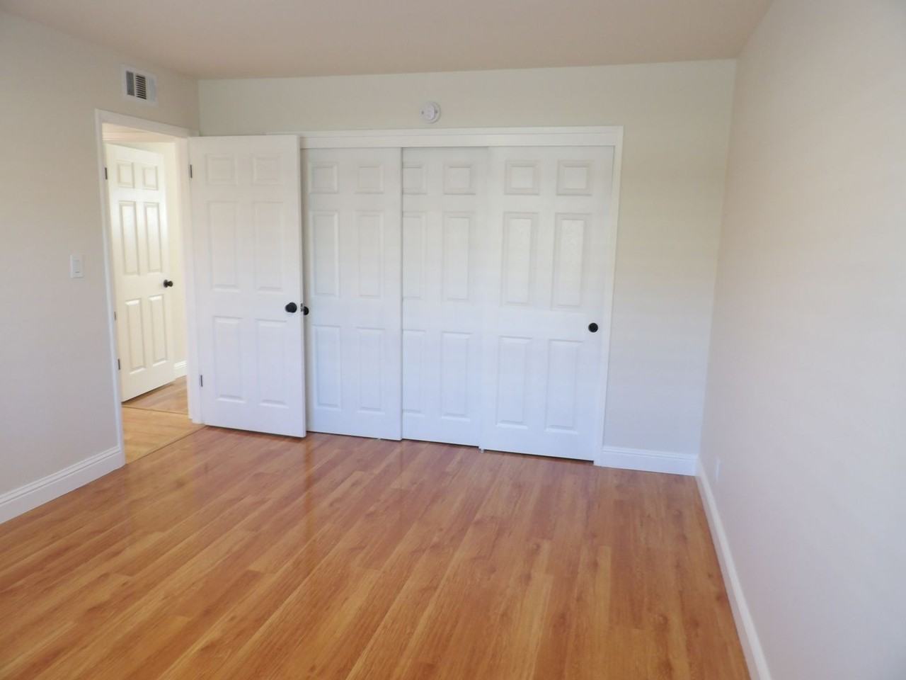 1327 Essex Way - Photo 5 of 9
