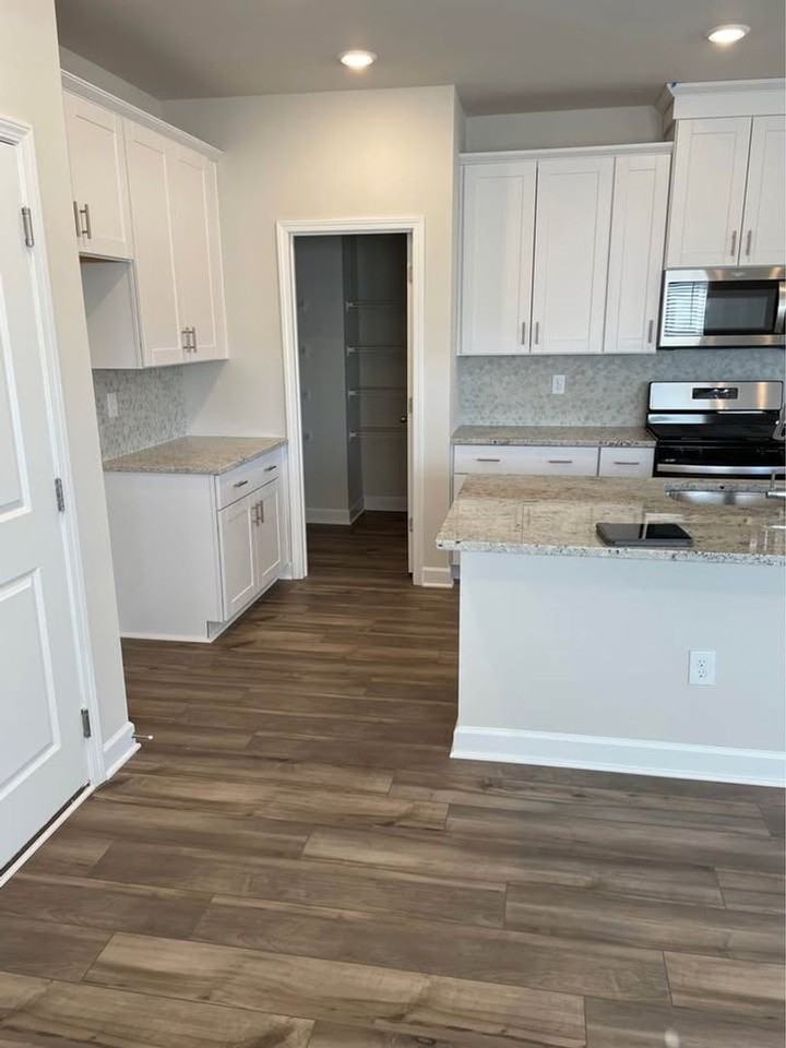 4004 Bayhill St - Photo 3 of 28