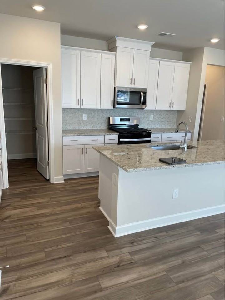 4004 Bayhill St - Photo 4 of 28