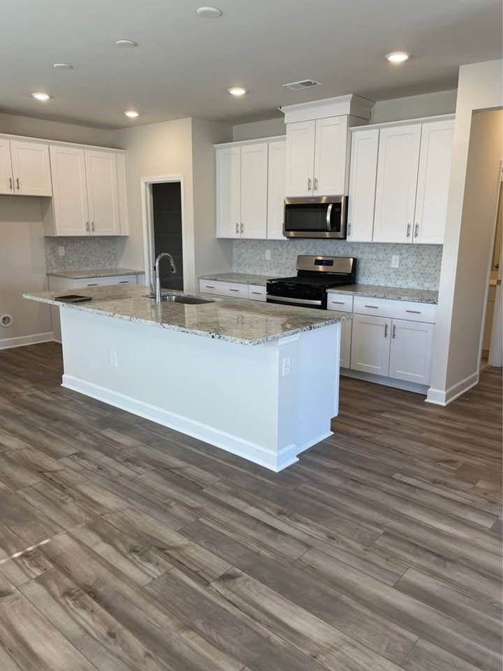 4004 Bayhill St - Photo 5 of 28