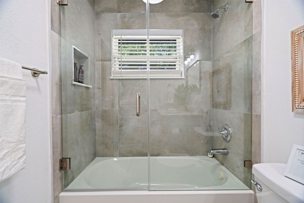 Stylish Tranquil duplex - Photo 3 of 50