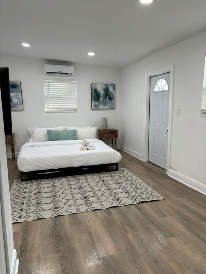 Beautiful Spacious Stylish near Busch Gardens at Crenshaw - Photo 7 of 34