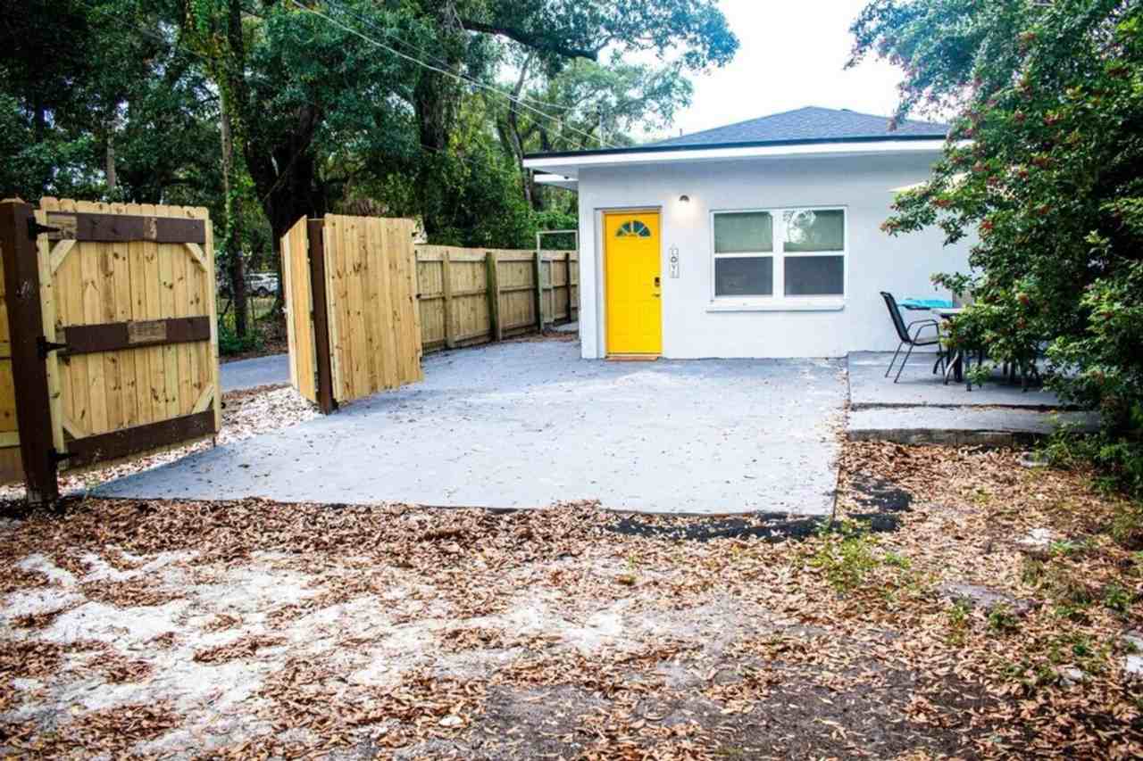 Glamorous Ybor Home • near Downtown - Photo 3 of 50