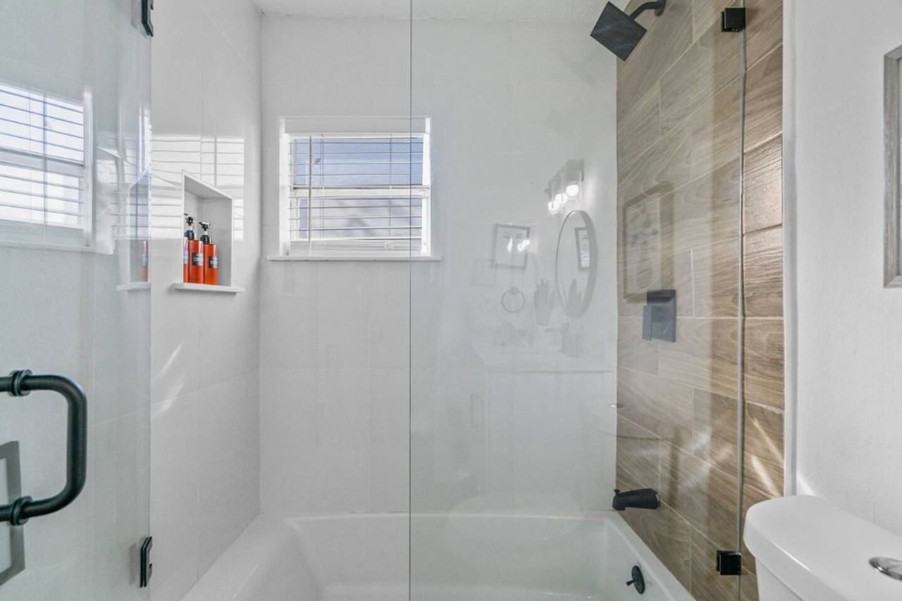 6239 S Manhattan Ave - Photo 7 of 31