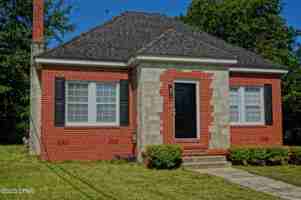 featured image of 2935 Russ St