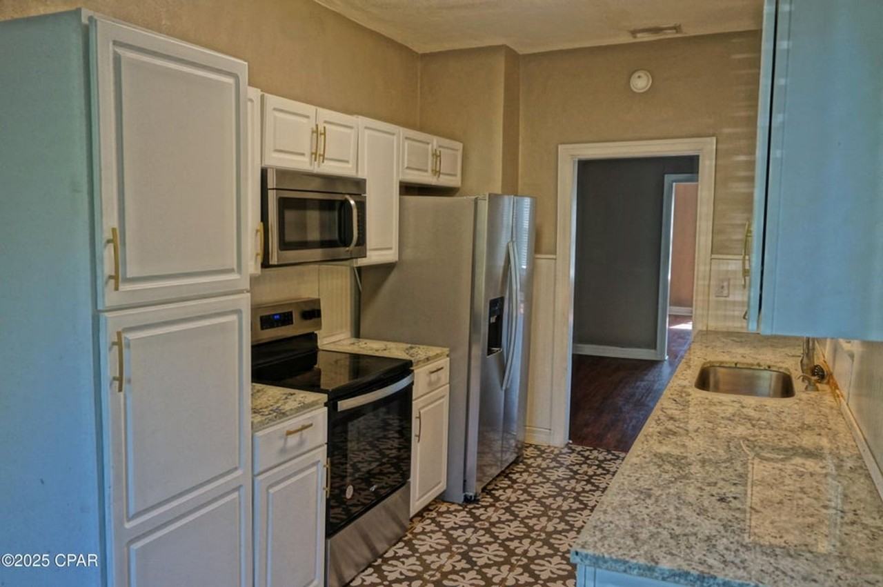 2935 Russ St - Photo 4 of 7