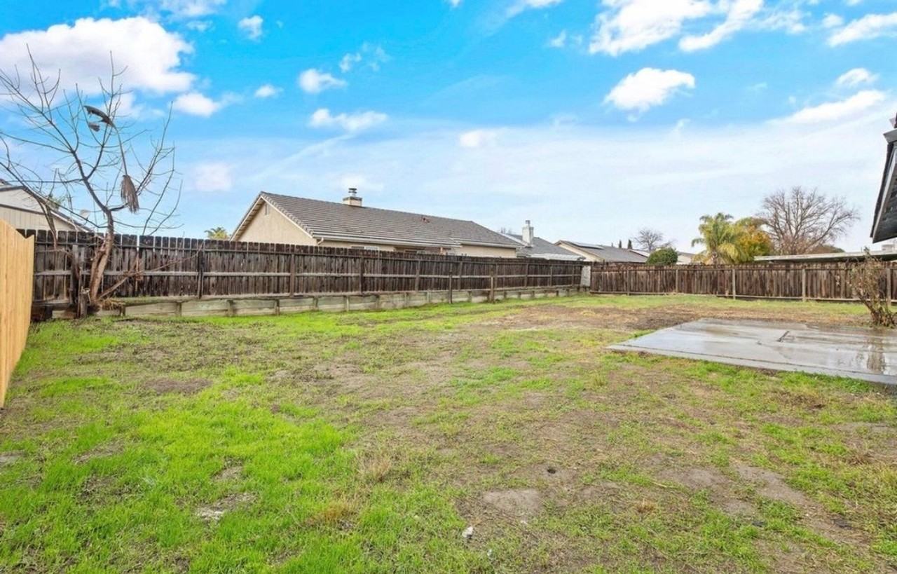 609 S Acacia Dr - Photo 3 of 18