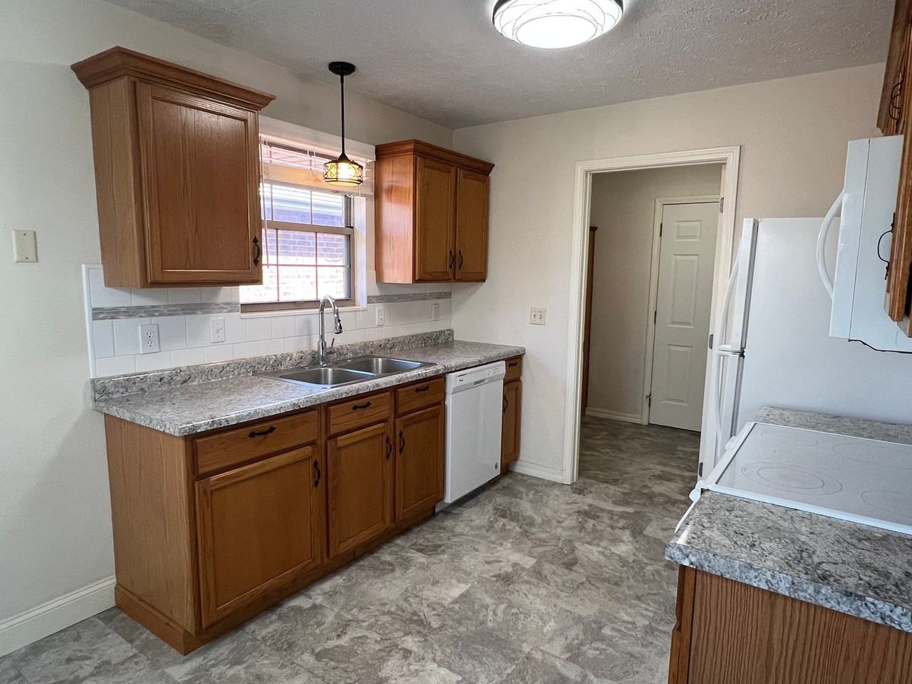 4345 S Roanoke Ave - Photo 3 of 15