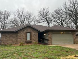 951 S Alex Ave - Photo 1 of 1