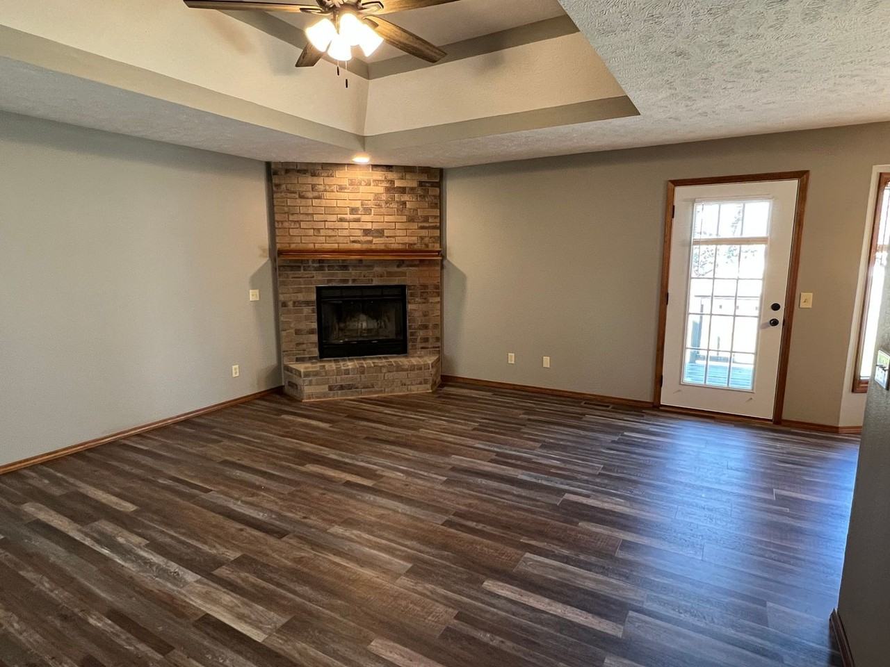 951 S Alex Ave - Photo 2 of 21