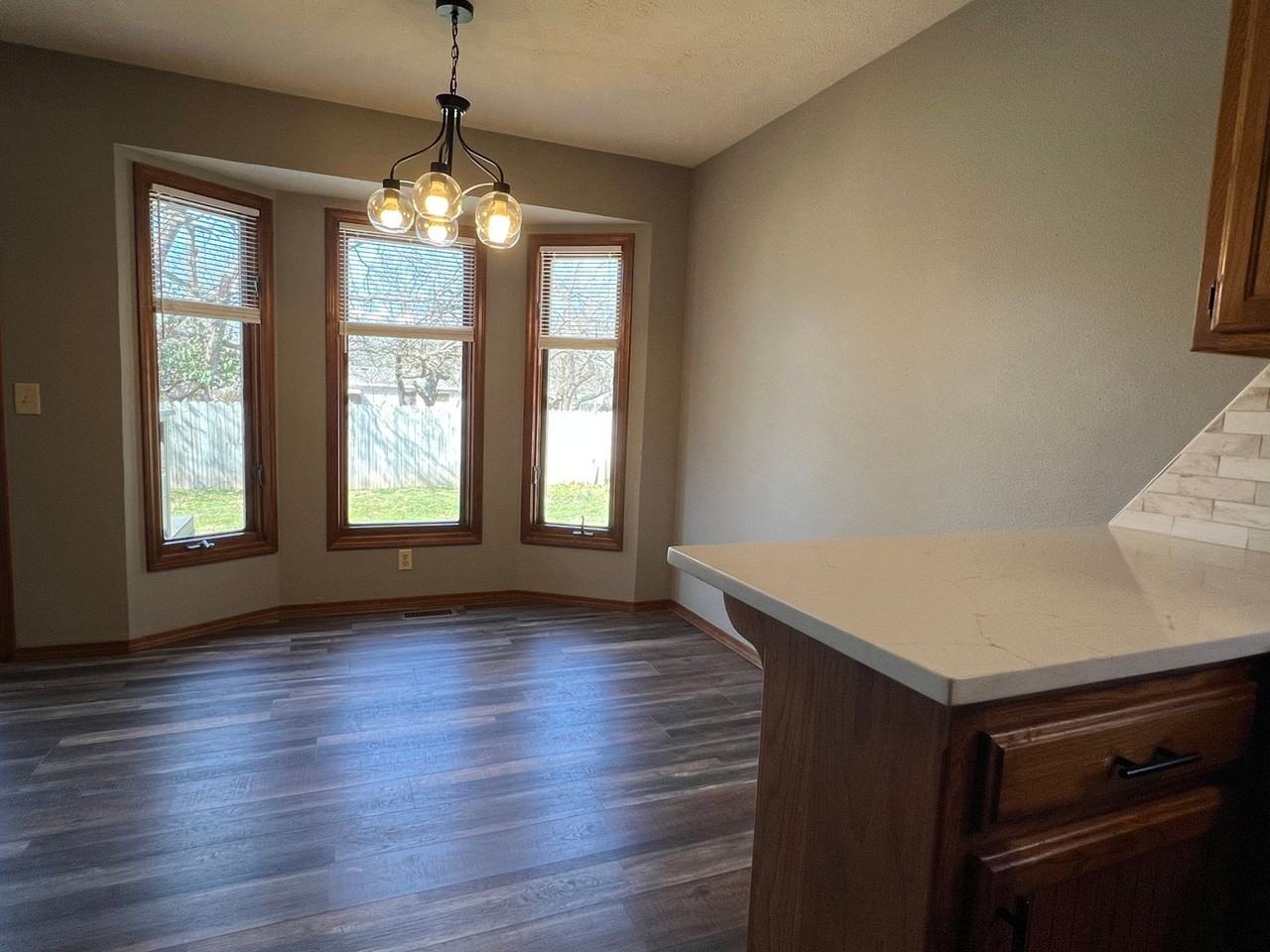 951 S Alex Ave - Photo 4 of 21