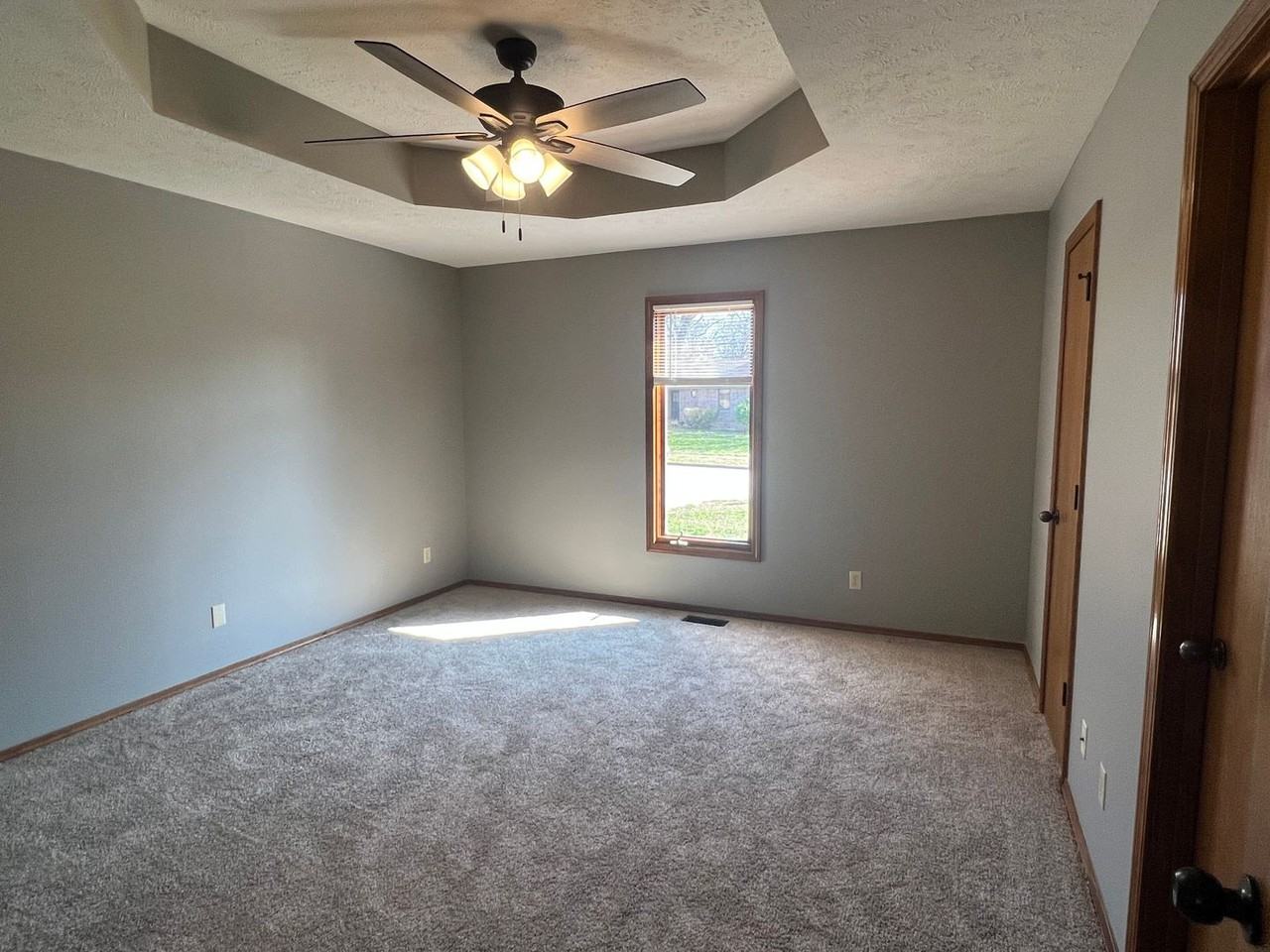 951 S Alex Ave - Photo 7 of 21