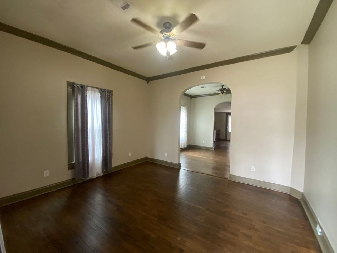 809 W Monroe Ave - Photo 2 of 14