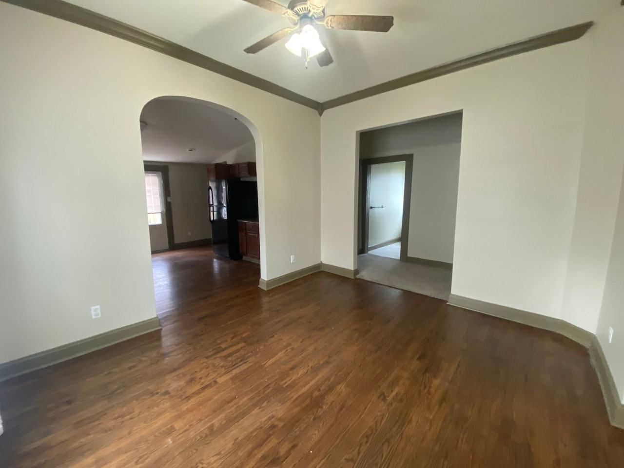 809 W Monroe Ave - Photo 3 of 14