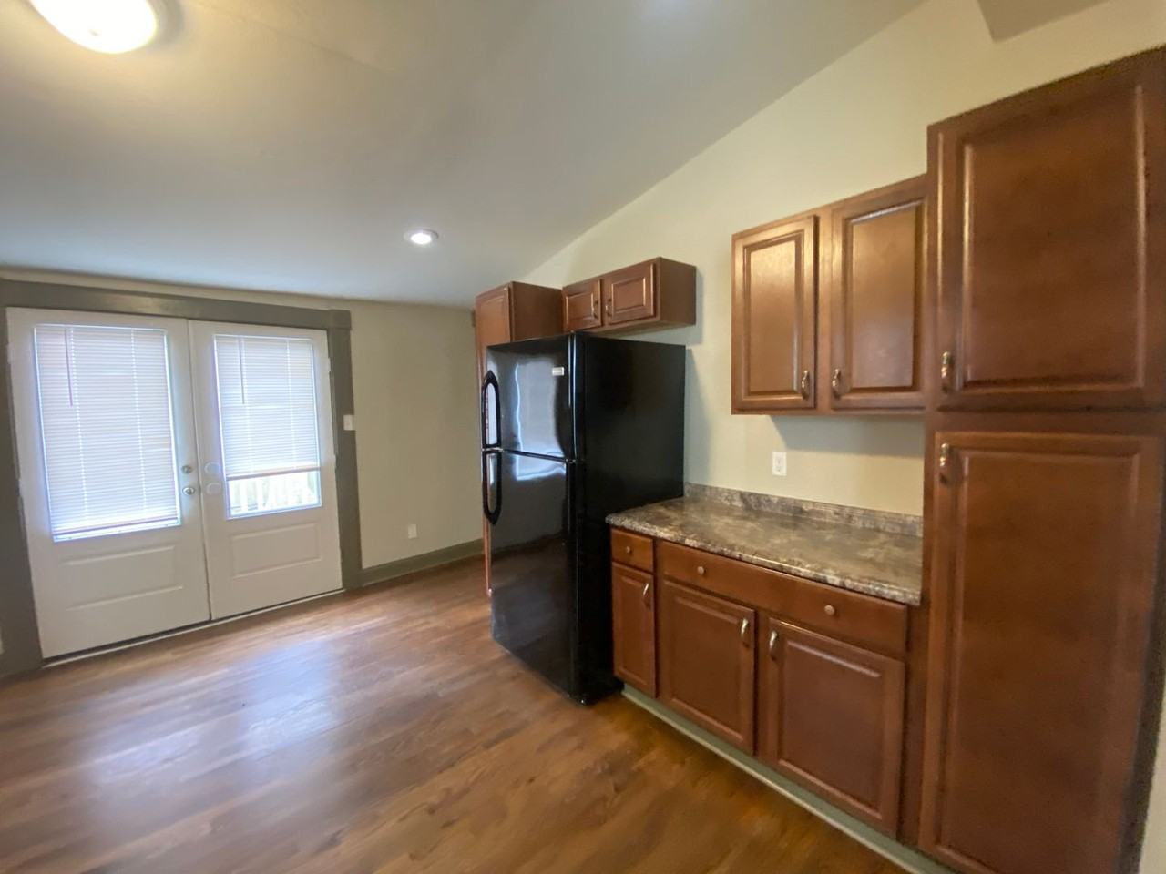 809 W Monroe Ave - Photo 4 of 14