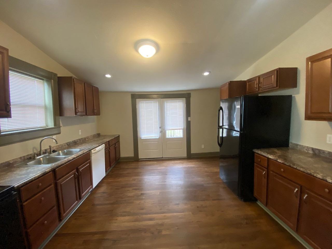 809 W Monroe Ave - Photo 5 of 14