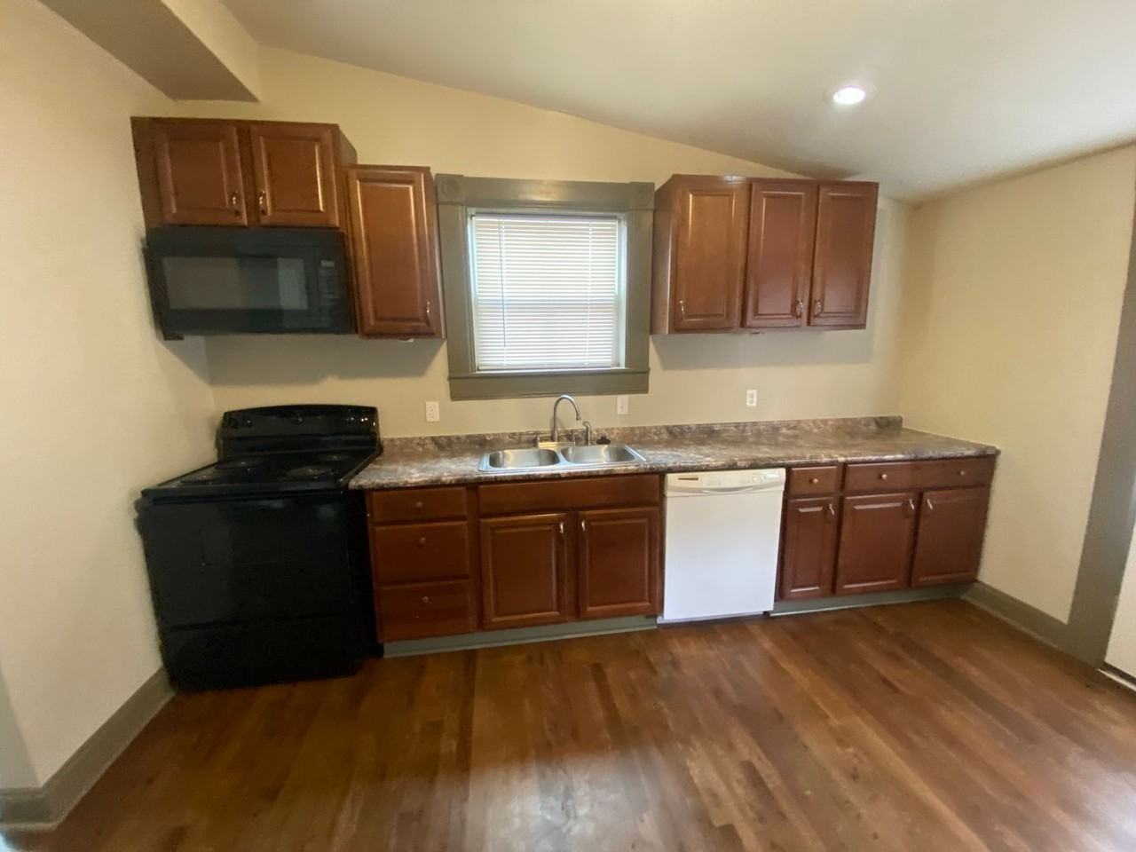 809 W Monroe Ave - Photo 6 of 14