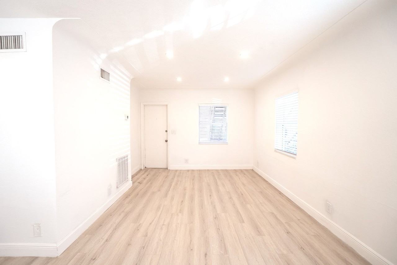 Charming 2 units building in Prime St. Pete Location - Photo 6 of 36