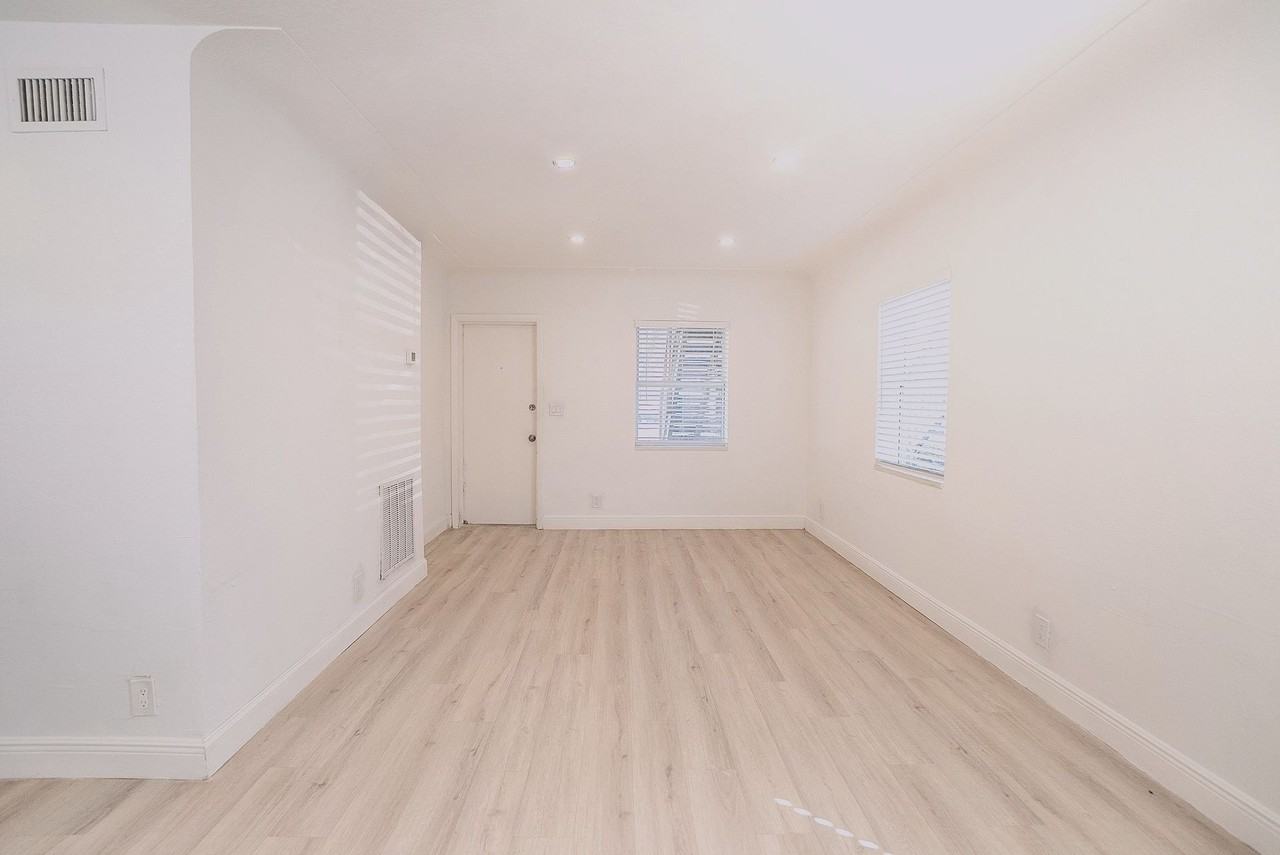 Charming 2 units building in Prime St. Pete Location - Photo 7 of 36