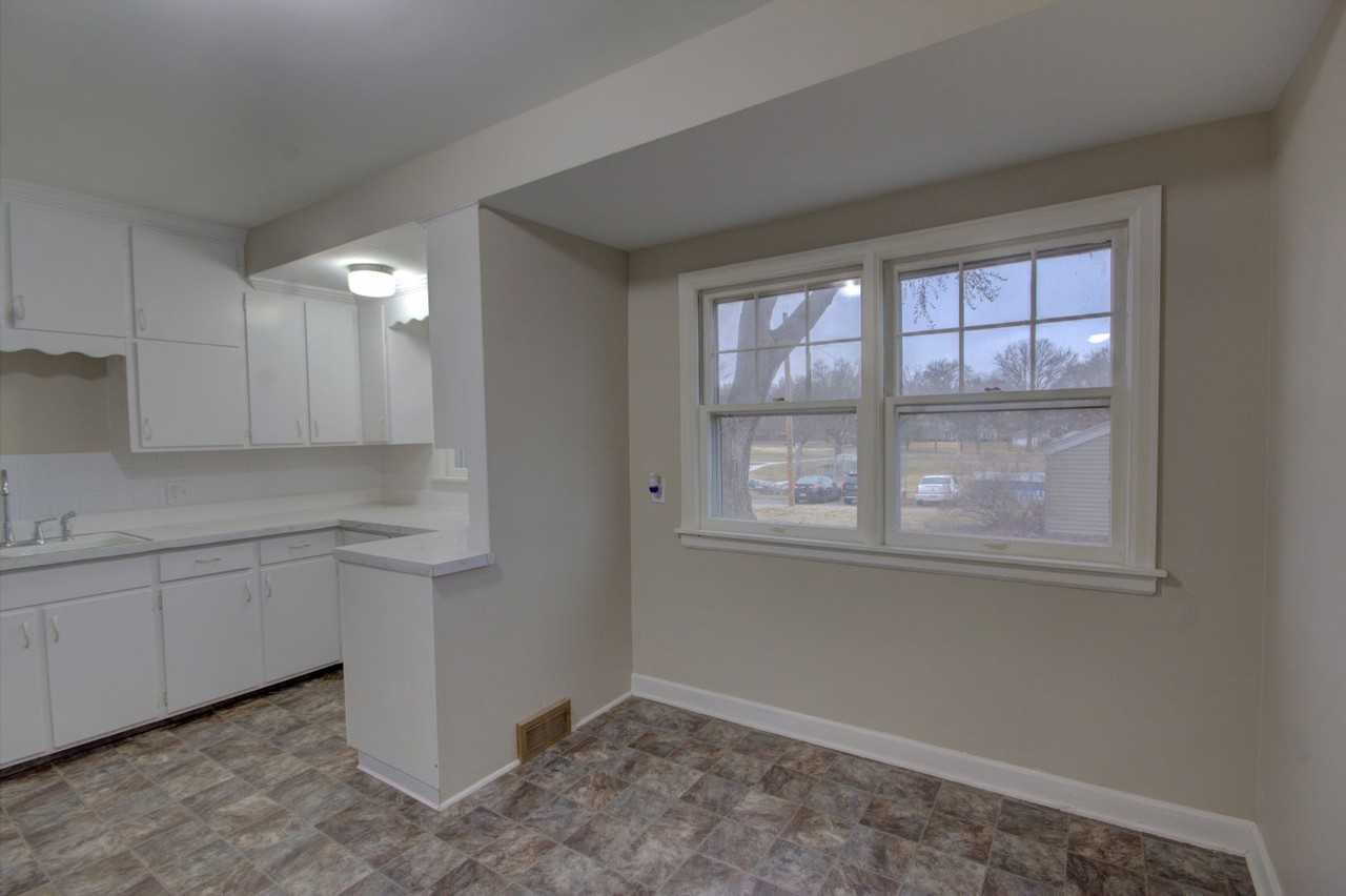 1118 E 29th St - Photo 2 of 28