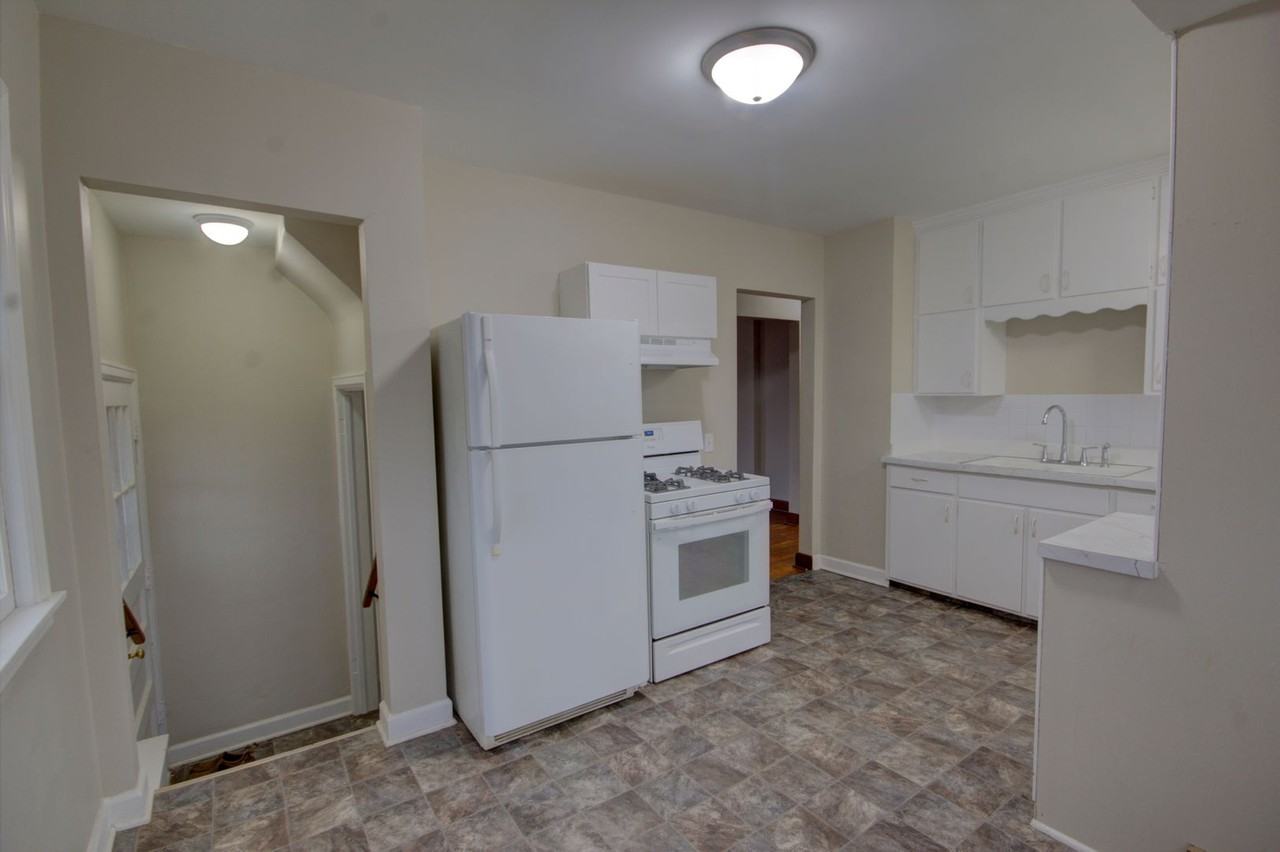 1118 E 29th St - Photo 3 of 28