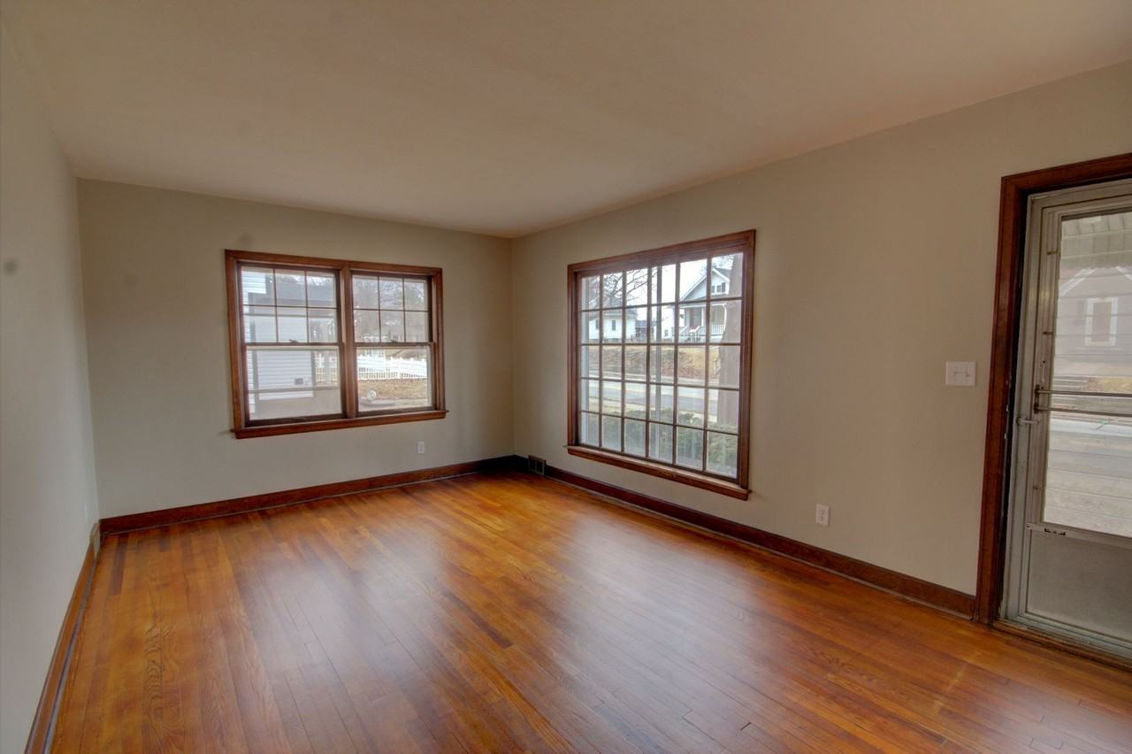 1118 E 29th St - Photo 6 of 28