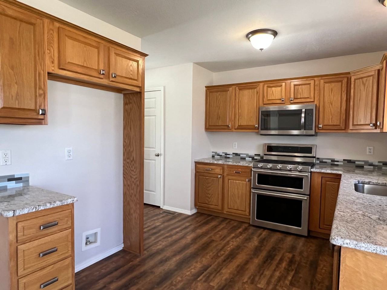 1623 S Burks Ave - Photo 5 of 23