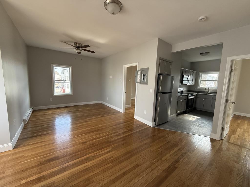 75 Campbell St - Photo 4 of 8